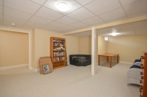 64 Grey Hawk Dr, Mashpee MA  02649-4420 exterior