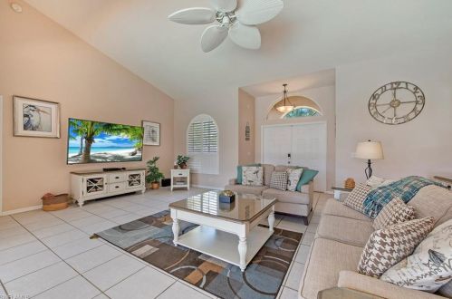 910 Marble Dr, Naples FL  34104-0817 exterior