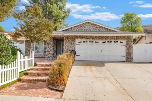 844 Erringer Rd, Simi Valley, CA 93065-5672