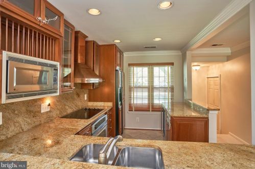 2962 Yarling Ct, Falls Church, VA 22042-4475