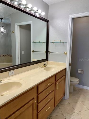 7925 Canyon Lake Cir, Orlando FL  32835-8206 exterior