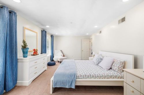 86 Hilltop Dr, Providence RI  02919-3013 exterior