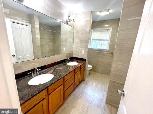 32 Pin Oak Dr, Dover DE  19904-2373 exterior