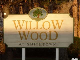 8 Plantation Dr, Hauppauge, NY 11788-2700