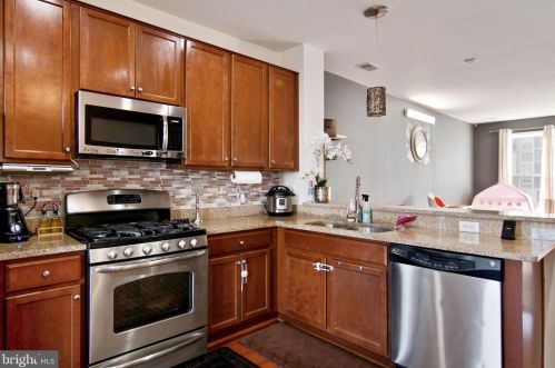 15739 John Diskin Cir, Woodbridge VA  22191-6551 exterior