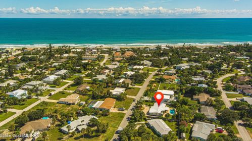 415 Hibiscus Trl, Melbourne, FL 32951-2027