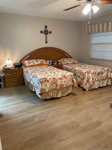 100 130th Ter, Hollywood FL  33027-1924 exterior