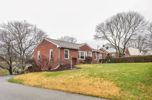 6 Longvue Cir, Ambridge PA  15003-1121 exterior