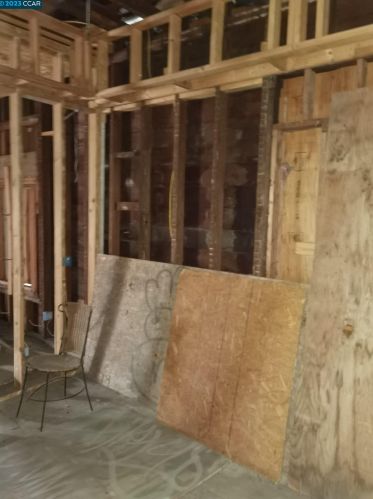 876 Isabella St, Oakland CA 94607-3430 exterior