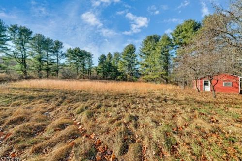 5 Schoolhouse Ln, Chester, NJ 07930-3206