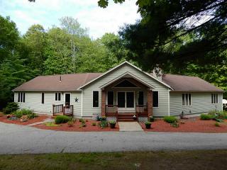240 Mann School Rd, Smithfield, RI 02917-1414