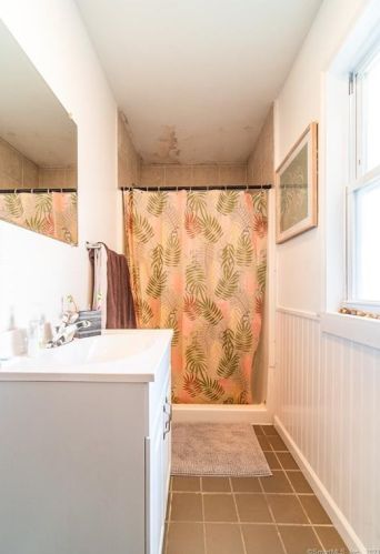 107 Birdsey Ave, Middletown CT  06457-4302 exterior