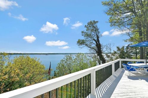 110 Old Winkle Point Rd, Northport, NY 11768-1163