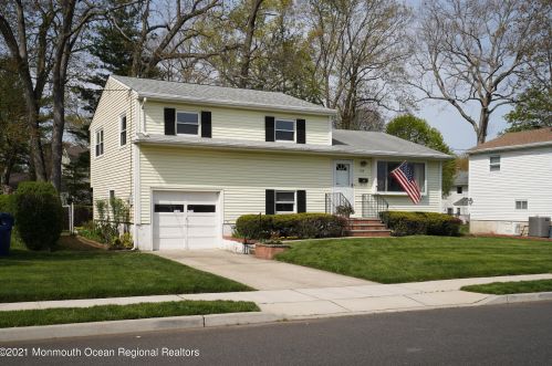 1119 Interlaken Ave, Tinton Falls, NJ 07712-4171
