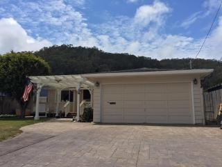 1040 Rio Vista Dr, Pacifica, CA 94044-4126
