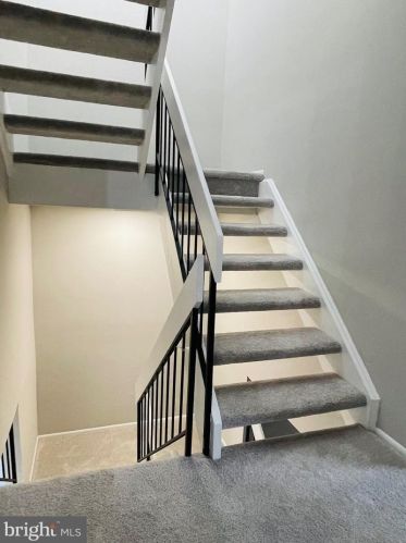 2120 Cartwright Pl, Herndon VA  20191-1903 exterior