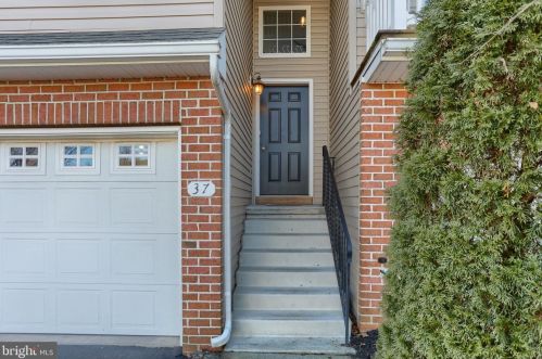 37 Parkside Dr, Lebanon, PA 17042-4014