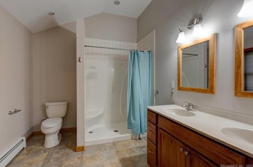 21 Moore Ave, Lyme CT  06371-1216 exterior