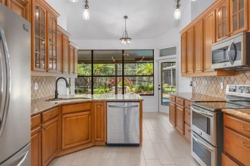 552 Lake Ave, Altamonte Springs FL  32701-3639 exterior