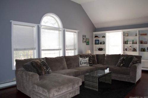 159 Vlg Rd, Huntington CT 06484-1670 exterior