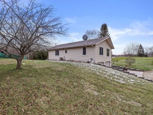 9106 Wescott Rd, Kewaskum WI  53040-9716 exterior