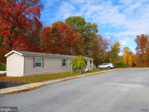 955 Wollups Hill Rd, Schoeneck, PA 17578-9630