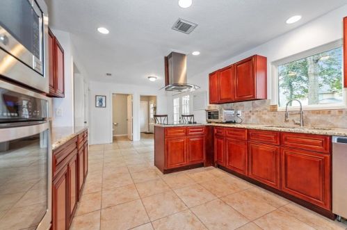 350 Cumberland Trl, Conroe TX 77302-1089 exterior