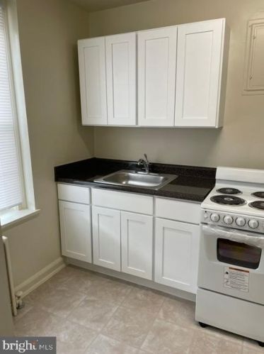 2712 Terrace Rd, Washington, DC 20020-2518