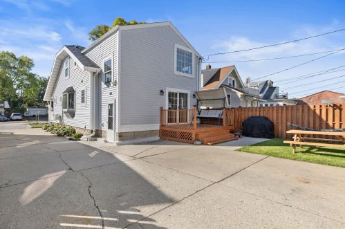 8512 Greenfield Ave, Milwaukee, WI 53214-4359