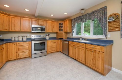 15 Coventry Ln, Salem NH 03079-1369 exterior