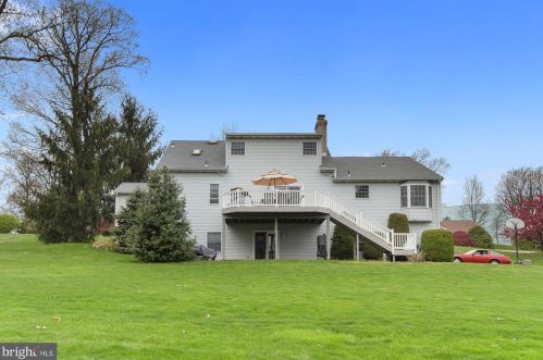 1008 Woodridge Rd, Red Lion, PA 17356-9605