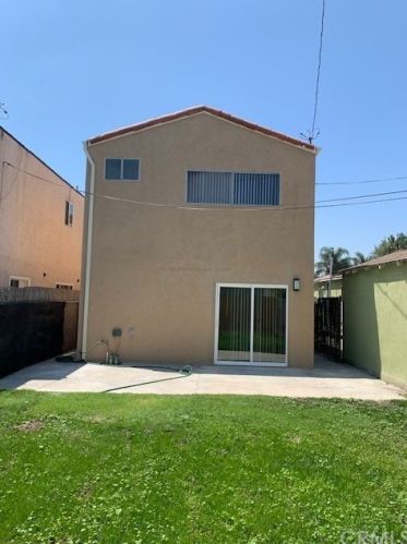 2647 Madison St, Long Beach, CA 90810-1527