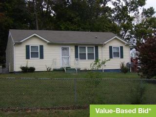 371 Treeland Dr, Clarksville, TN 37040-1604