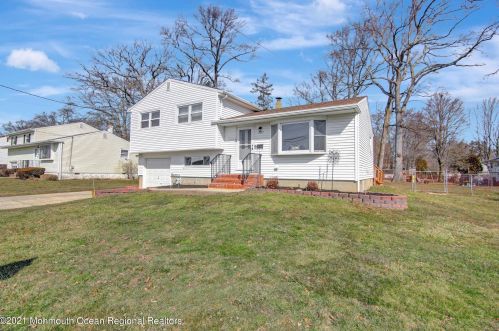 1117 Interlaken Ave, Tinton Falls, NJ 07712-4171