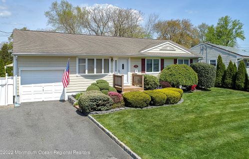 103 Fairway Dr, Bricktown, NJ 08724-3813