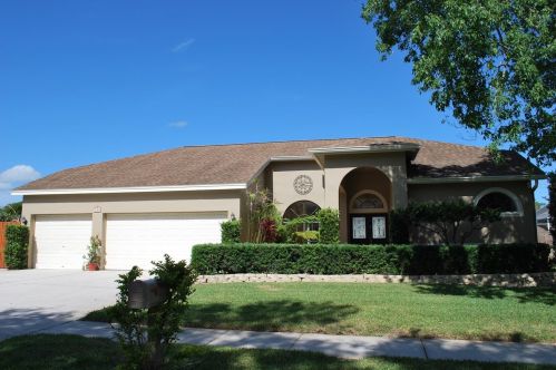 950 Whippoorwill Dr, Palm Harbor, FL 34683-6670