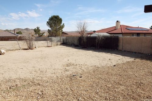 14799 Aberdeen Ln, Helendale, CA 92342-7718