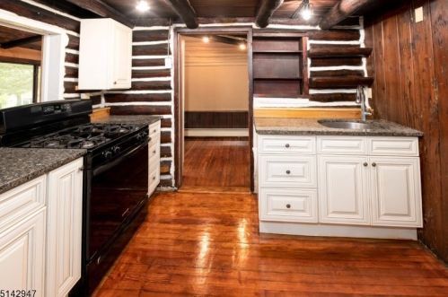 112 Pinecliff Lake Dr, West Milford Lakes NJ  07480-1378 exterior