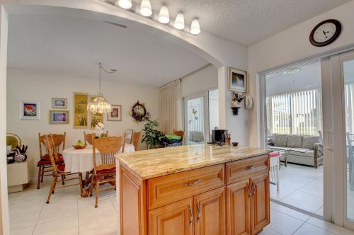 5136 Mirror Lk Blvd, Boynton Beach FL  33472-1211 exterior