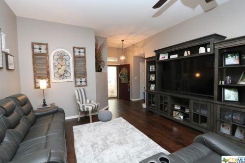 319 Macon Crk, Victoria, TX 77901-3645