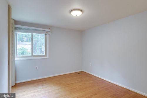 2308 Whitetail Ct, Herndon VA  20191-3018 exterior