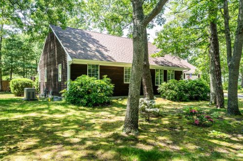 100 Aunt Sophies Rd, Brewster, MA 02631-2679