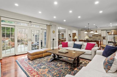 77 Tackora Trl, Ridgefield CT  06877-3028 exterior