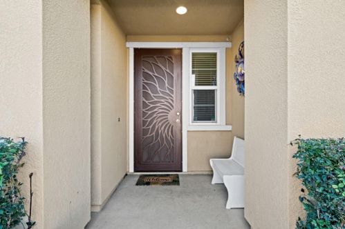 7018 Westminster Ct, Vacaville CA  95687-8254 exterior