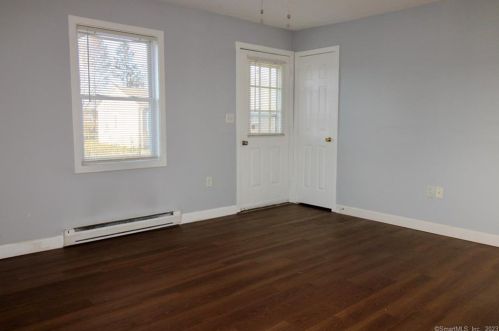 2 Oakland Ct, Groton CT  06340-4710 exterior