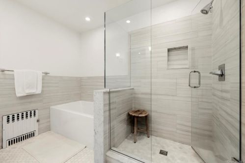 20 Hazelton Dr, White Plains NY  10605-3818 exterior