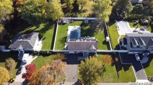 28 Hammond Rd, Elwood NY  11731-4810 exterior