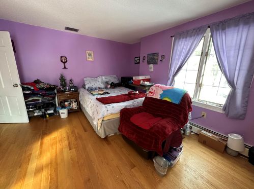 21 Dianna Rd, Londonderry NH  03053-3237 exterior
