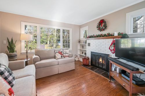 34 Twin Cedar Ln, Northport NY  11768-2232 exterior