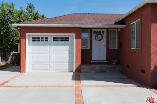 17951 Tiara St, Van Nuys, CA 91316-1021